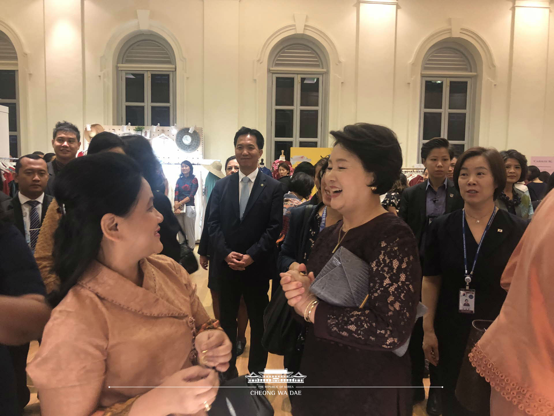 First Lady Kim Jung-sook attending a special program for the spouses of heads of state and government during ASEAN-related summits 