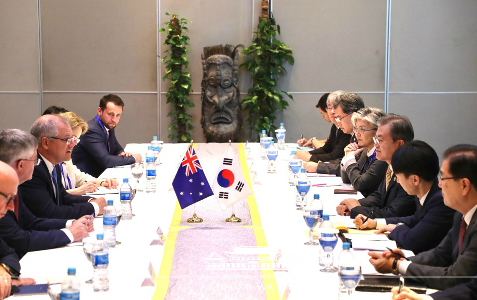 Korea-Australia summit on sidelines of the APEC Meeting 