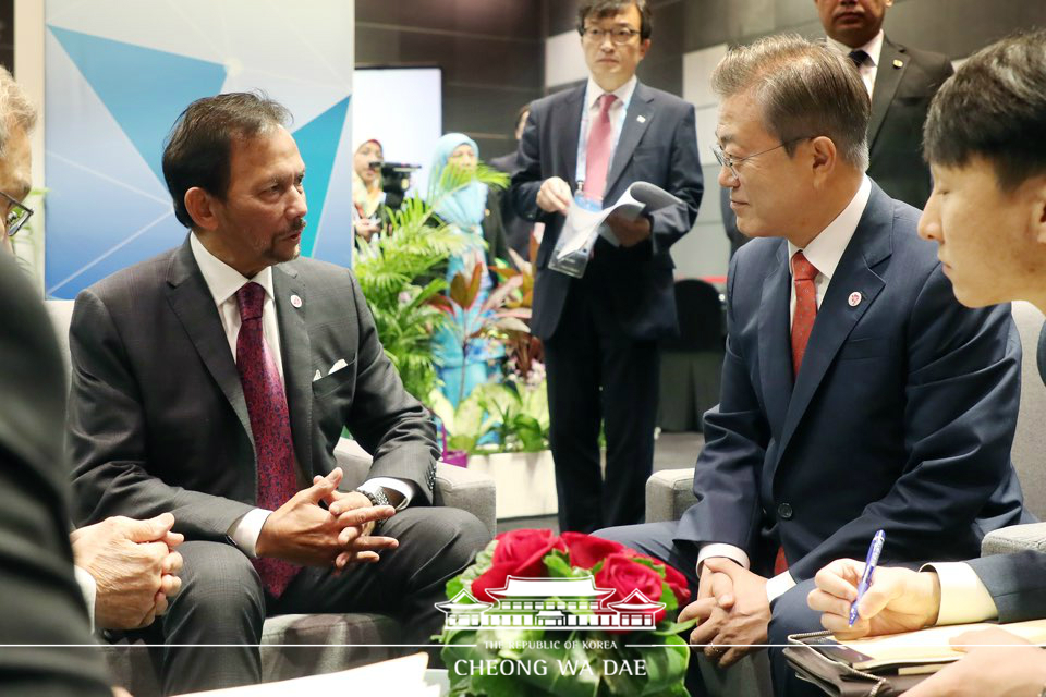 Korea-Brunei summit on the sidelines of ASEAN-related summits 