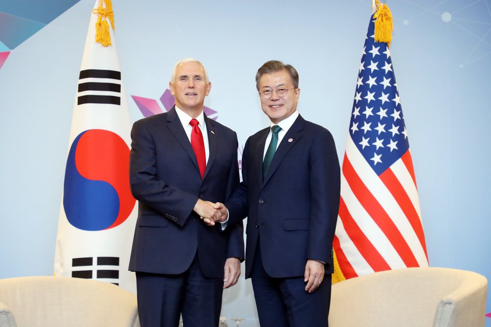 U.S. Vice President Mike Pence (left) and President Moon Jae-in shake hands before their meeting in Singapore on Nov. 15. (Cheong Wa Dae)