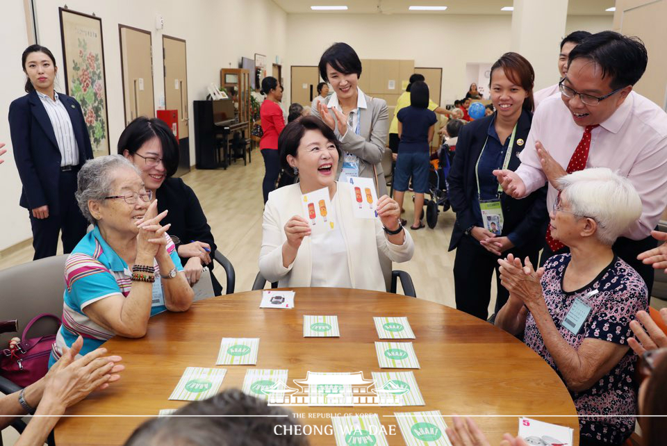 First Lady Kim Jung-sook visiting Kwong Wai Shiu Hospital and Nursing Home in Singapore 