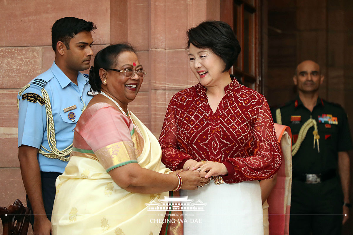 First Lady Kim Jung-sook attending a luncheon hosted by First Lady Savita Kovind of India 