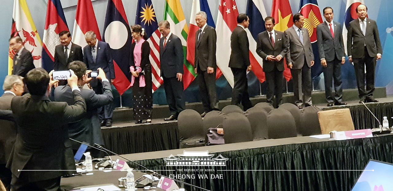 Candid photographs from the ASEAN-related summits and APEC Economic Leaders’ Meeting 