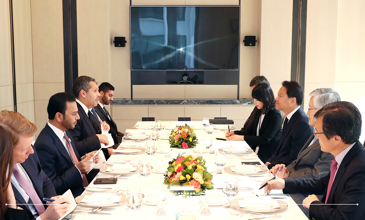 Chief of Staff to the President Im Jong-seok meeting with Khaldoon Khalifa Al Mubarak, Chairman of the Executive Affairs Authority of Abu Dhabi, at Cheong Wa Dae 