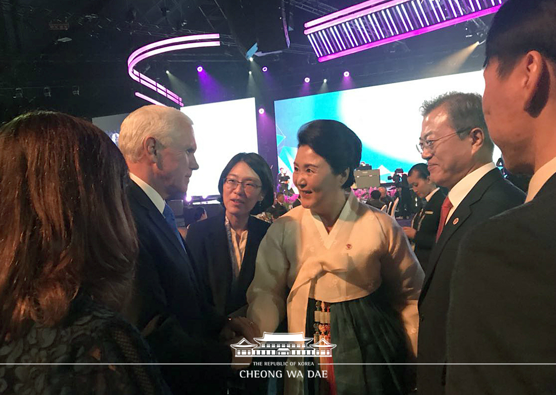 Candid photographs from the ASEAN-related summits and APEC Economic Leaders’ Meeting 