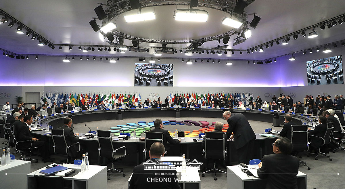 Attending the opening ceremony of the 13th G20 Summit in Buenos Aires, Argentina 