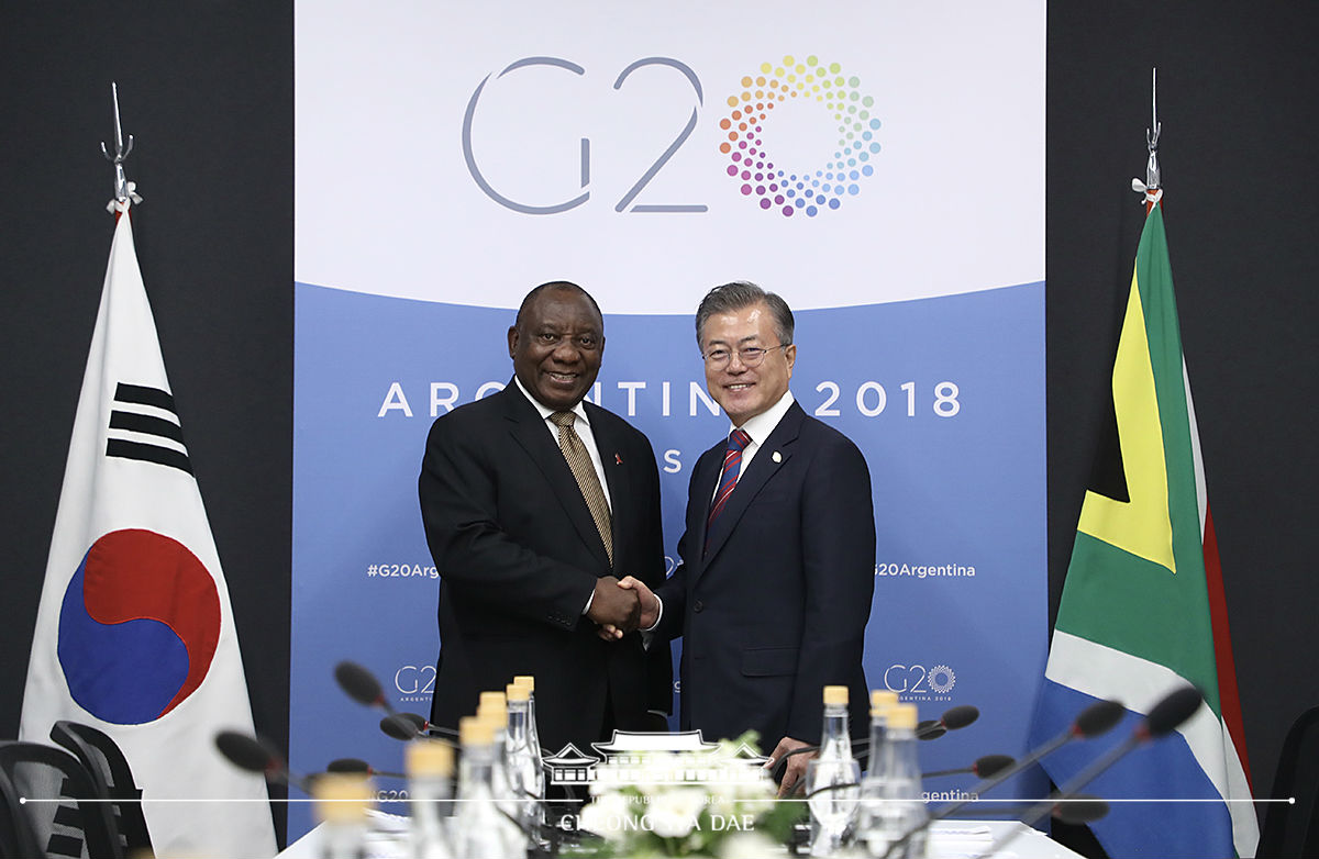 Holding a summit with President Matamela Cyril Ramaphosa of South Africa on the sidelines of the G20 Summit in Argentina 