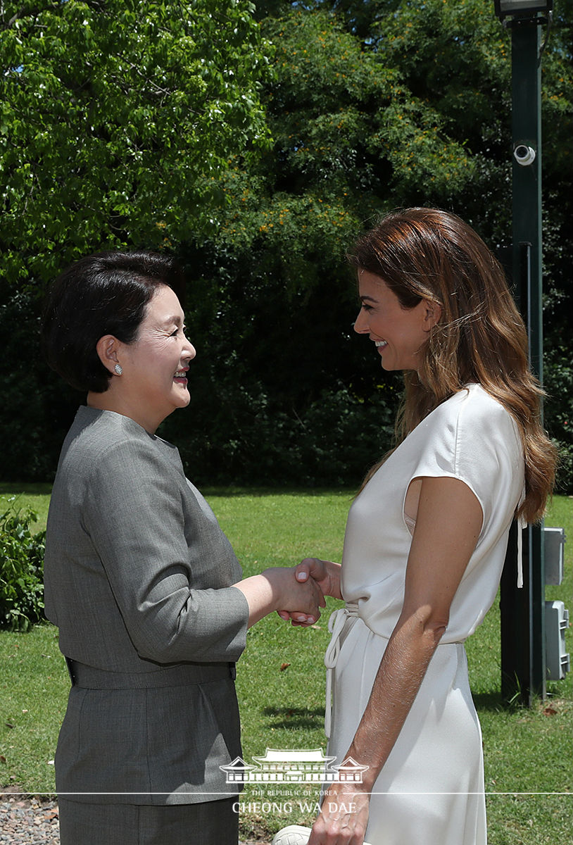 First Lady Kim Jung-sook attending an event for spouses of leaders in Argentina for the G20 Summit held in Villa Ocampo in Buenos Aires 