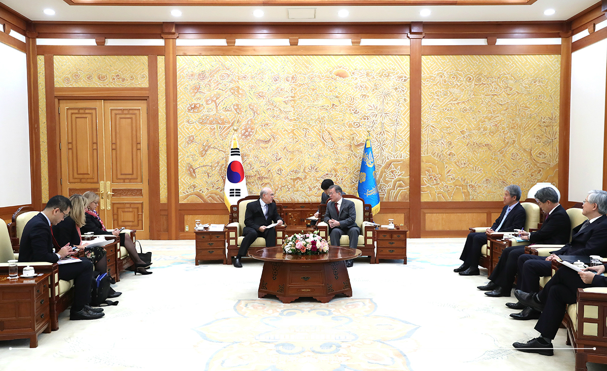 Meeting with OECD Secretary-General Angel Gurría at Cheong Wa Dae 