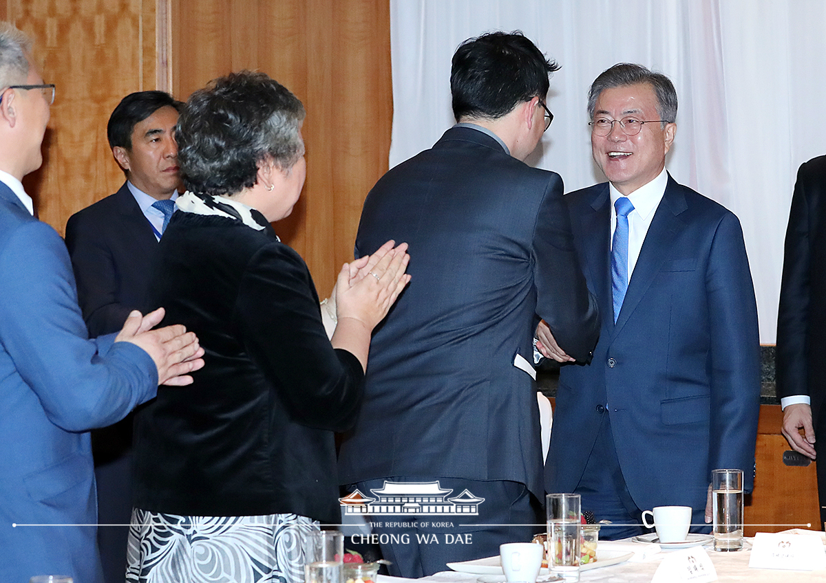 Meeting with members of the Korean community in the Czech Republic 