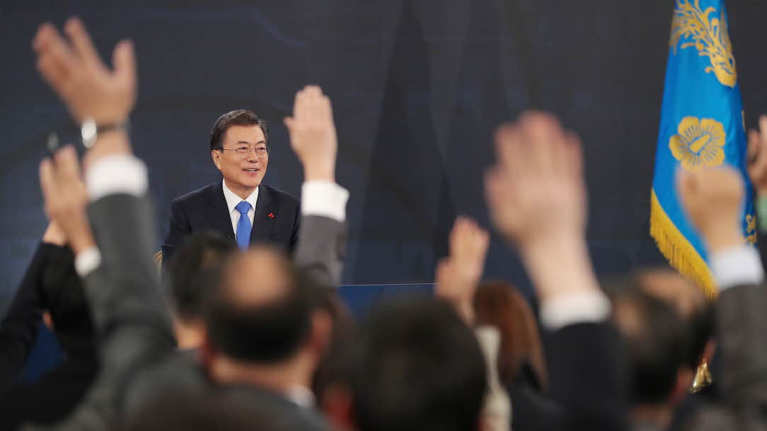 President Moon Jae-in on Jan. 10, 2018, holds a Q&A session with journalists in his New Year’s news conference at Cheong Wa Dae. (Cheong Wa Dae Facebook)