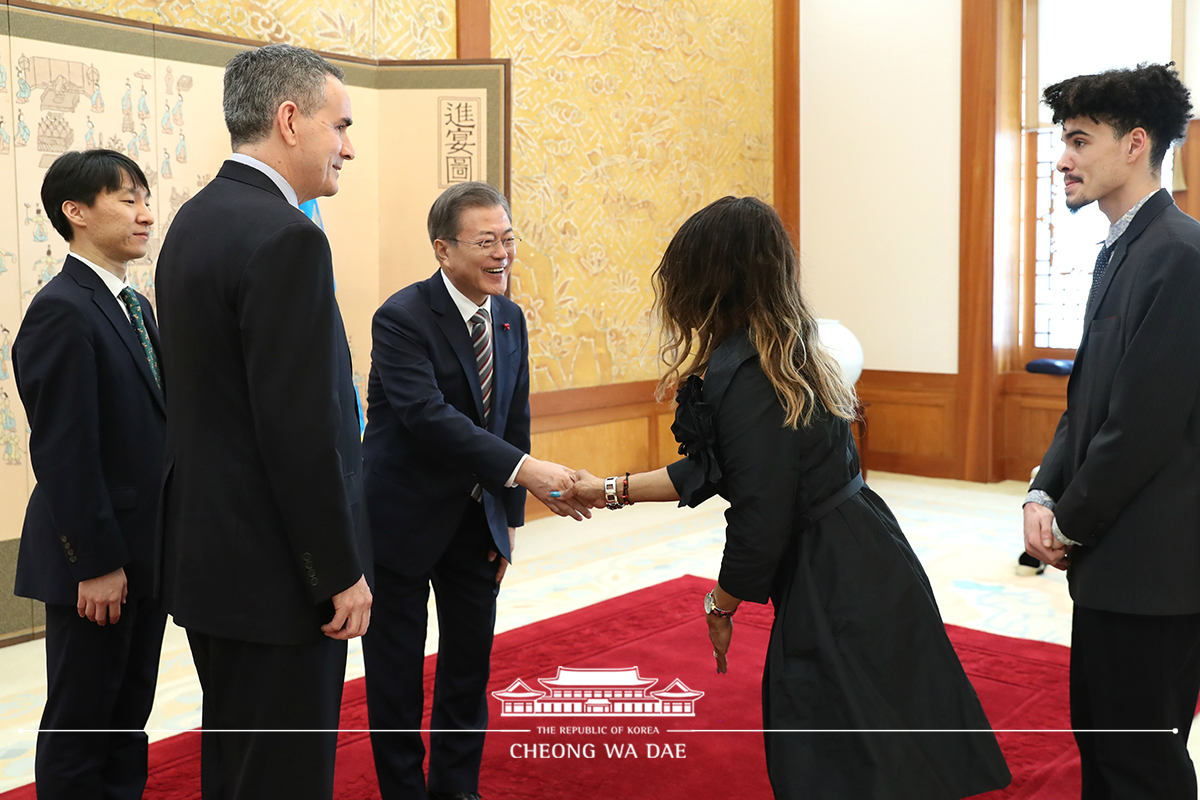 Receiving diplomatic credentials from new ambassadors to Korea at Cheong Wa Dae 