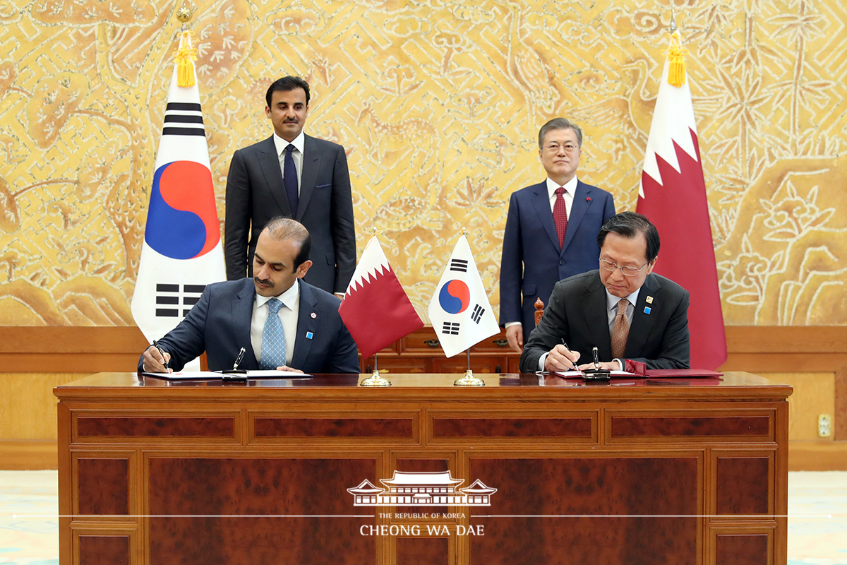 Attending the signing ceremony for MOUs between Korea and Qatar