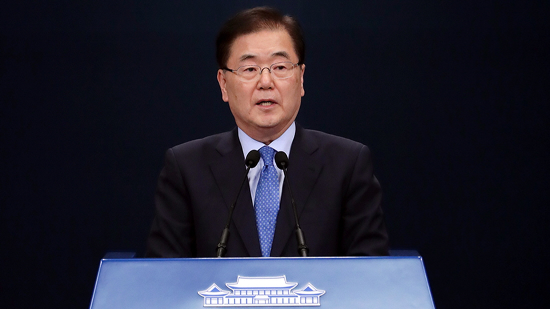 The National Security Council on Jan. 31 decided in a meeting chaired by National Security Director Chung Eui-yong (pictured) to take “legitimate, necessary measures” if Japanese patrol planes keep doing low-altitude flybys toward Korean naval vessels. 