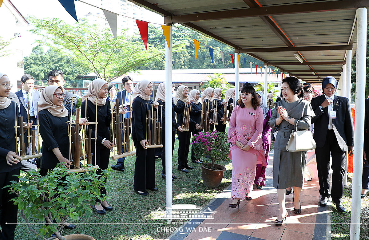 First Lady Kim Jung-sook visiting Seri Puteri Science Secondary School in Kuala Lumpur, Malaysia 