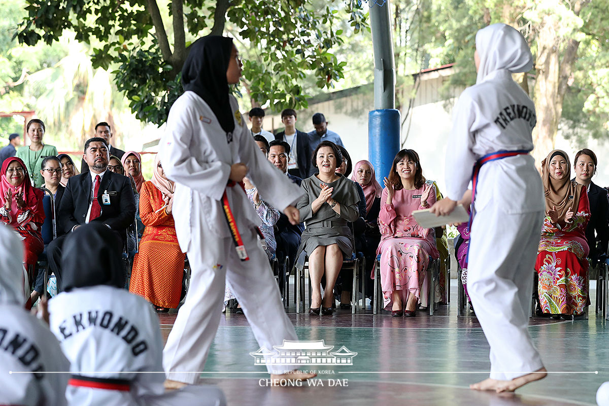 First Lady Kim Jung-sook visiting Seri Puteri Science Secondary School in Kuala Lumpur, Malaysia 