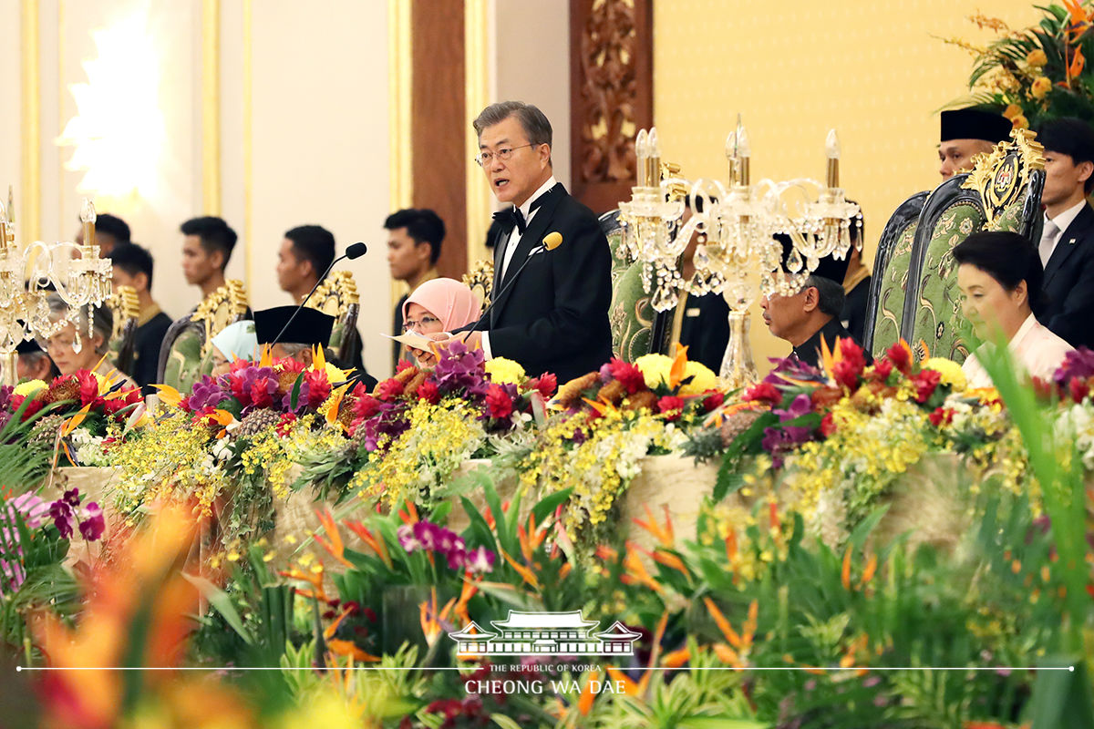 Attending the state dinner hosted by His Majesty Sultan Abdullah Sultan Ahmad Shah of Malaysia 