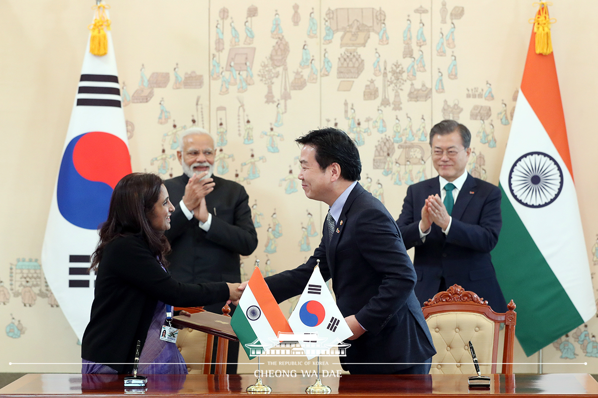 Attending the signing ceremony for Korea-India MOUs at Cheong Wa Dae 