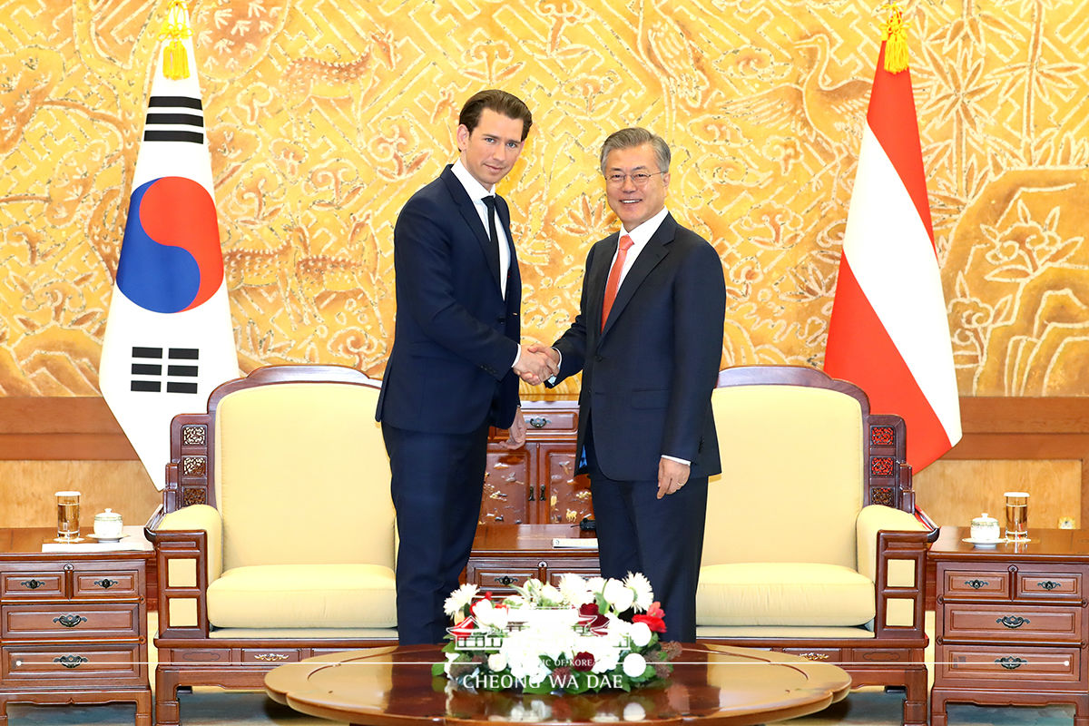 Meeting with Austrian Chancellor Sebastian Kurz on his official visit to Korea 