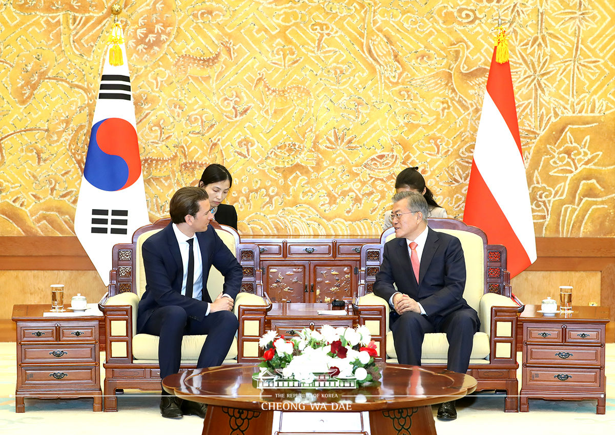 Meeting with Austrian Chancellor Sebastian Kurz on his official visit to Korea 