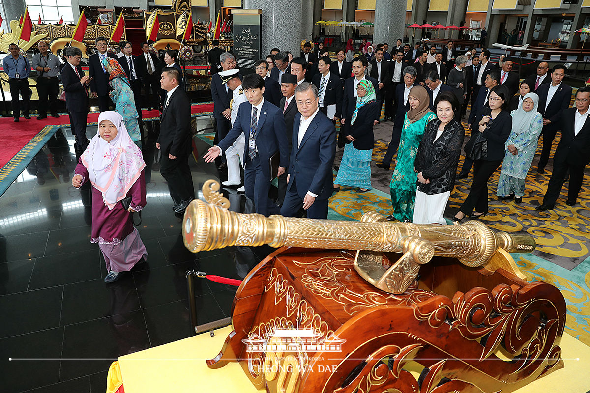 Visiting the Royal Regalia Museum in Brunei 