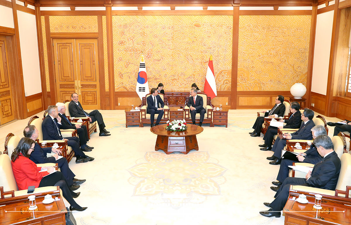 Meeting with Austrian Chancellor Sebastian Kurz on his official visit to Korea 