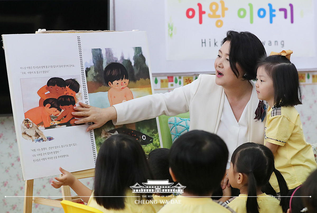 First Lady Kim Jung-sook visiting Korean School of Malaysia 