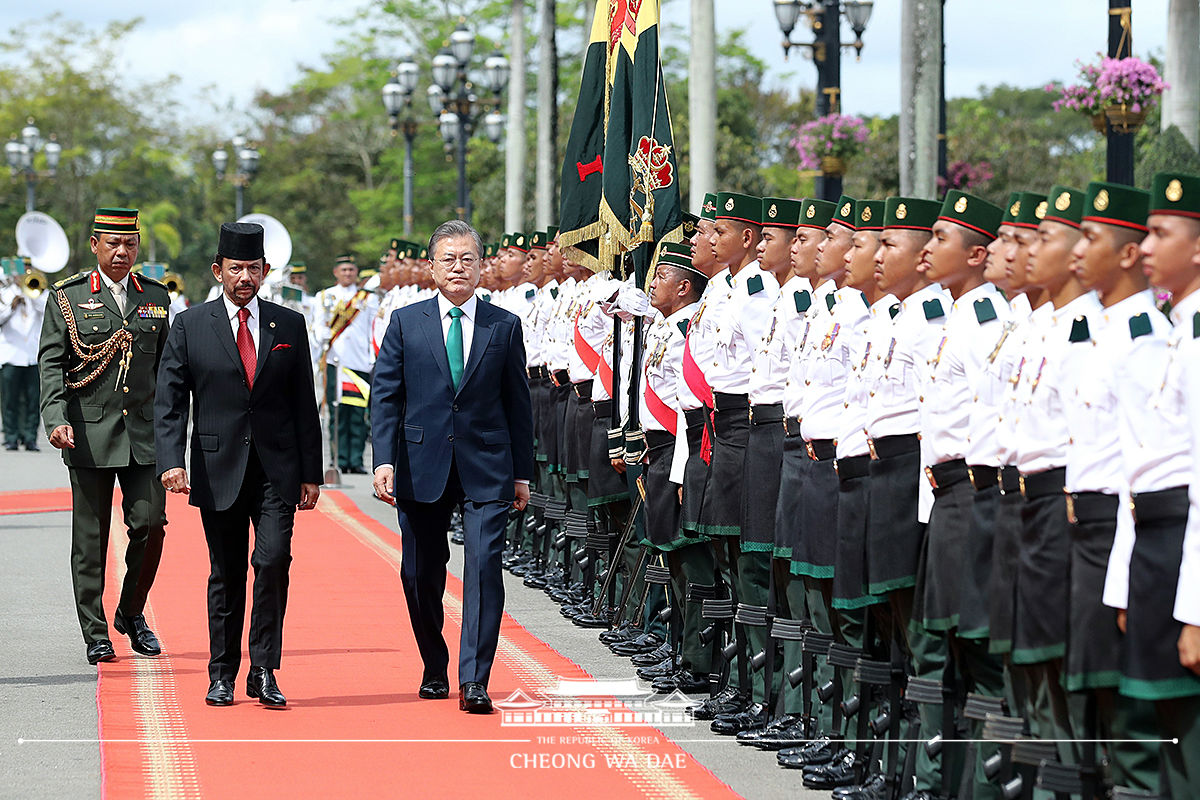 Attending the official welcoming ceremony in Brunei 