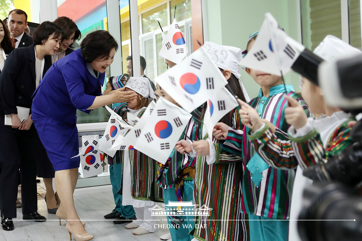 First Lady Kim Jung-sook visiting Kindergarten No. 369 of the Yakkasaray district in Tashkent, Uzbekistan