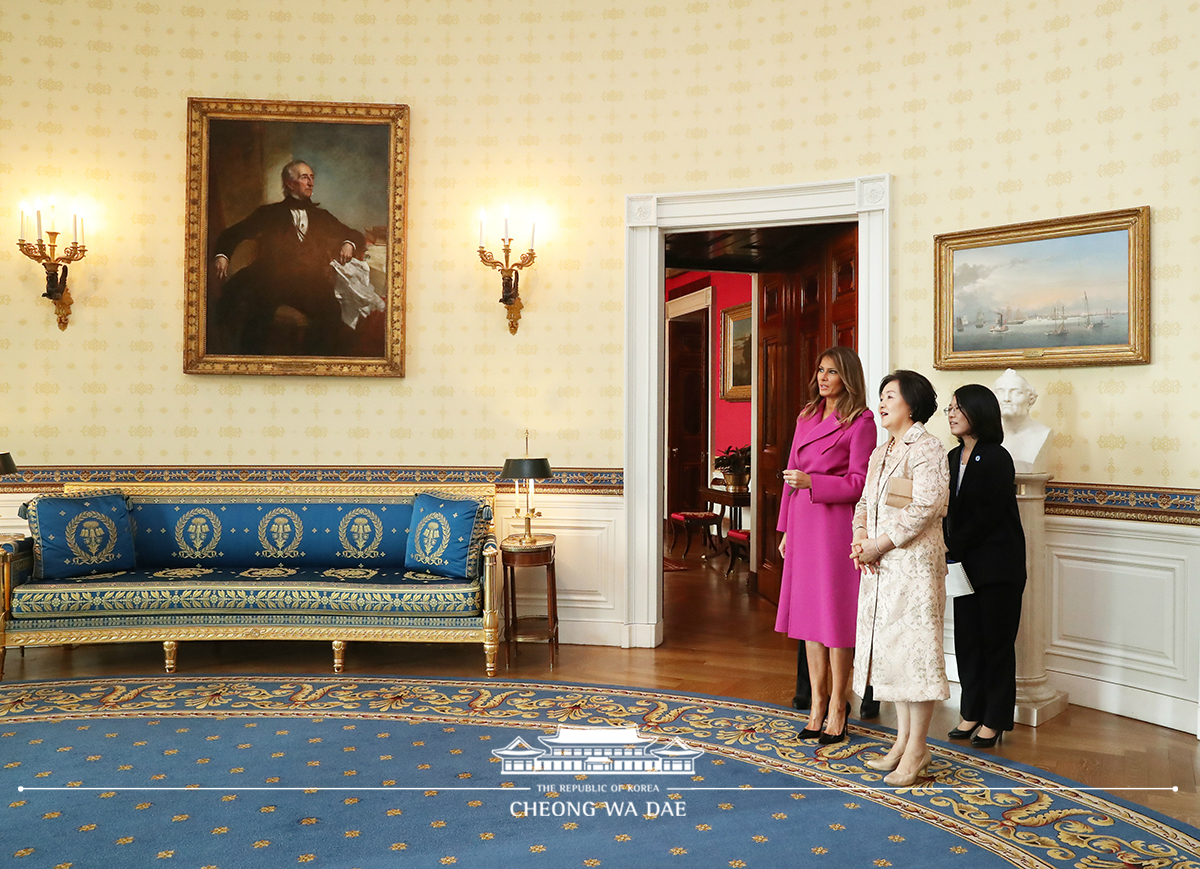 First Lady Kim Jung-sook at a luncheon with U.S. First Lady Melania Trump in the White House 