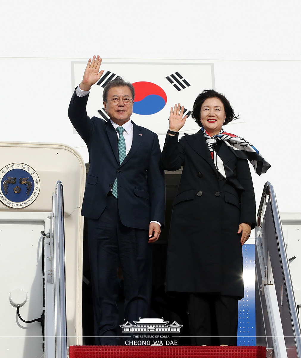 Arriving at Andrews Air Force Base outside of Washington, D.C., for a summit in the United States 