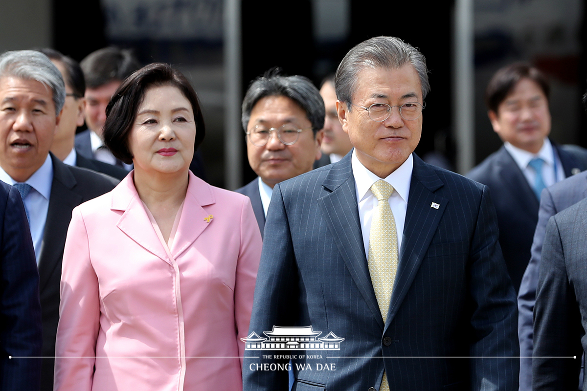 Departing from Seoul Air Base for state visits to three Central Asian nations 