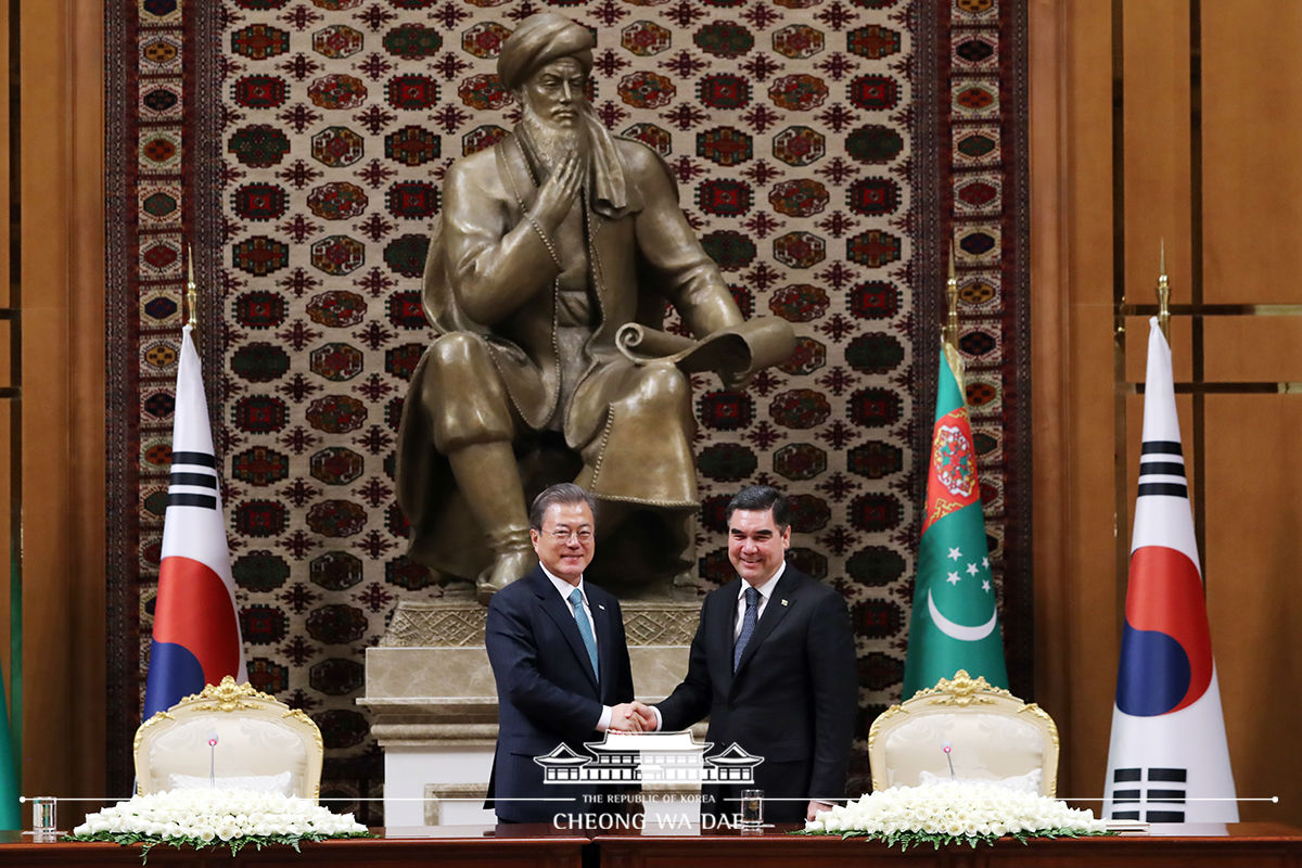 Joint press conference following the Korea-Turkmenistan summit at the Oguzkhan Presidential Palace in Ashgabat 