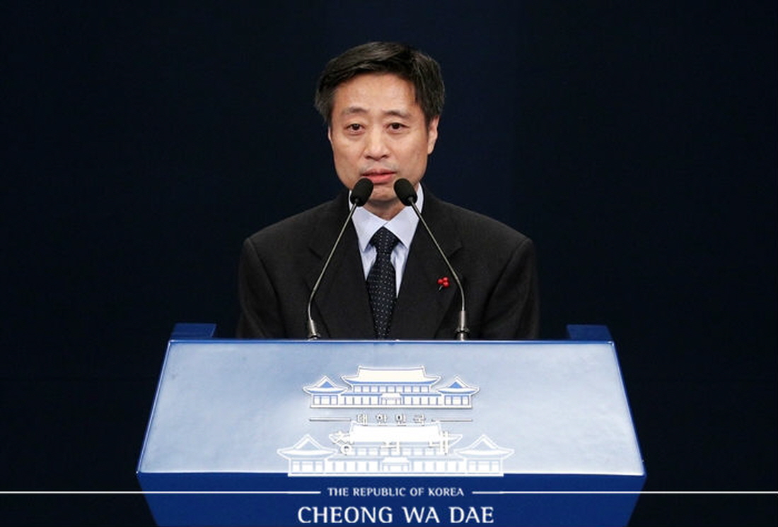 Yoon Do-han, senior presidential secretary for public relations, on April 1 holds a news briefing at Cheong Wa Dae on the Korea-ASEAN special summit slated for Nov. 25-26 in Busan.