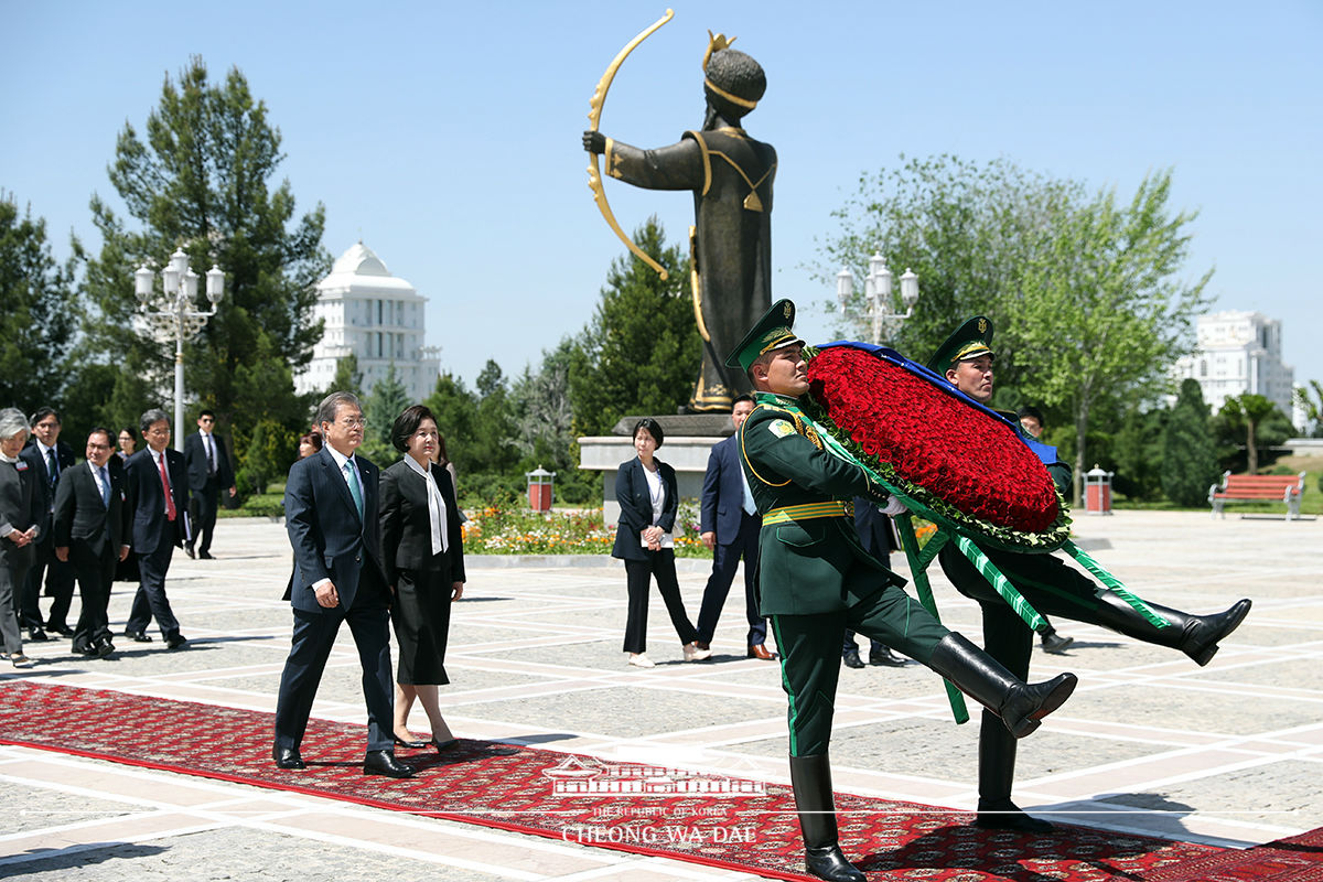 Laying a wreath at the Independence Monument and planting a commemorative tree in Ashgabat, Turkmenistan 