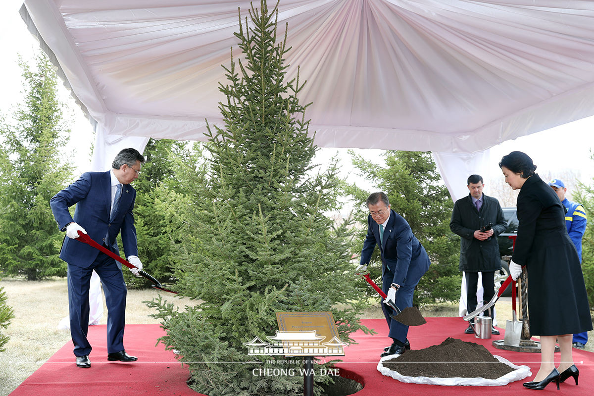 Laying a wreath at the Monument to the Defenders of the Motherland and planting a commemorative tree in Nur-Sultan, Kazakhstan