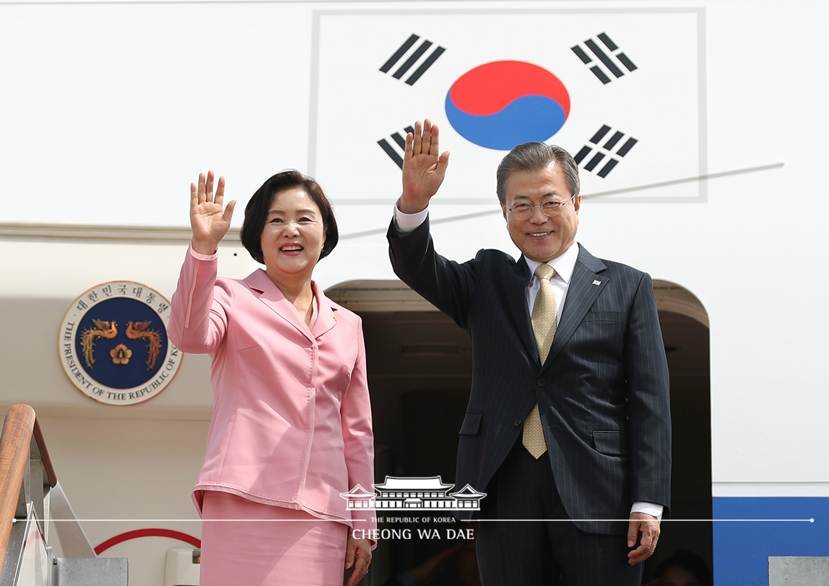 Departing from Seoul Air Base for state visits to three Central Asian nations 