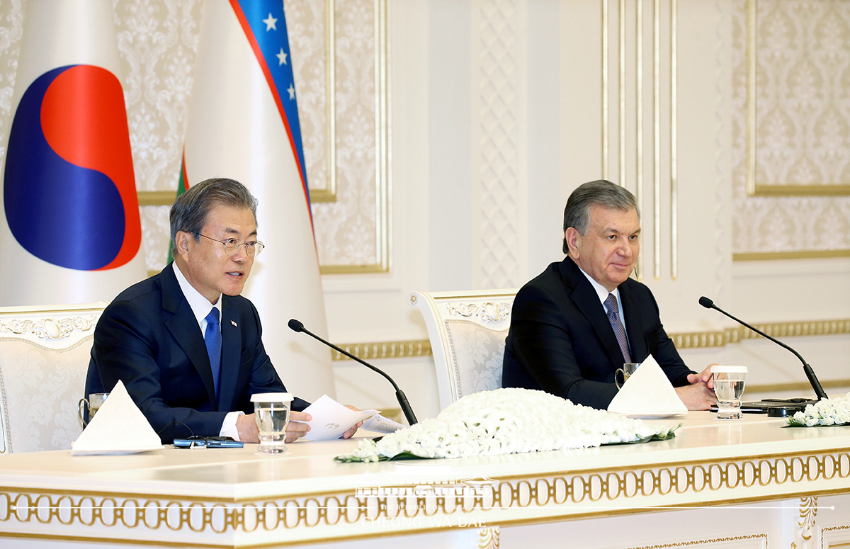 Korea-Uzbekistan MOU signing ceremony and joint press conference at the Kuksaroy Presidential Palace in Tashkent