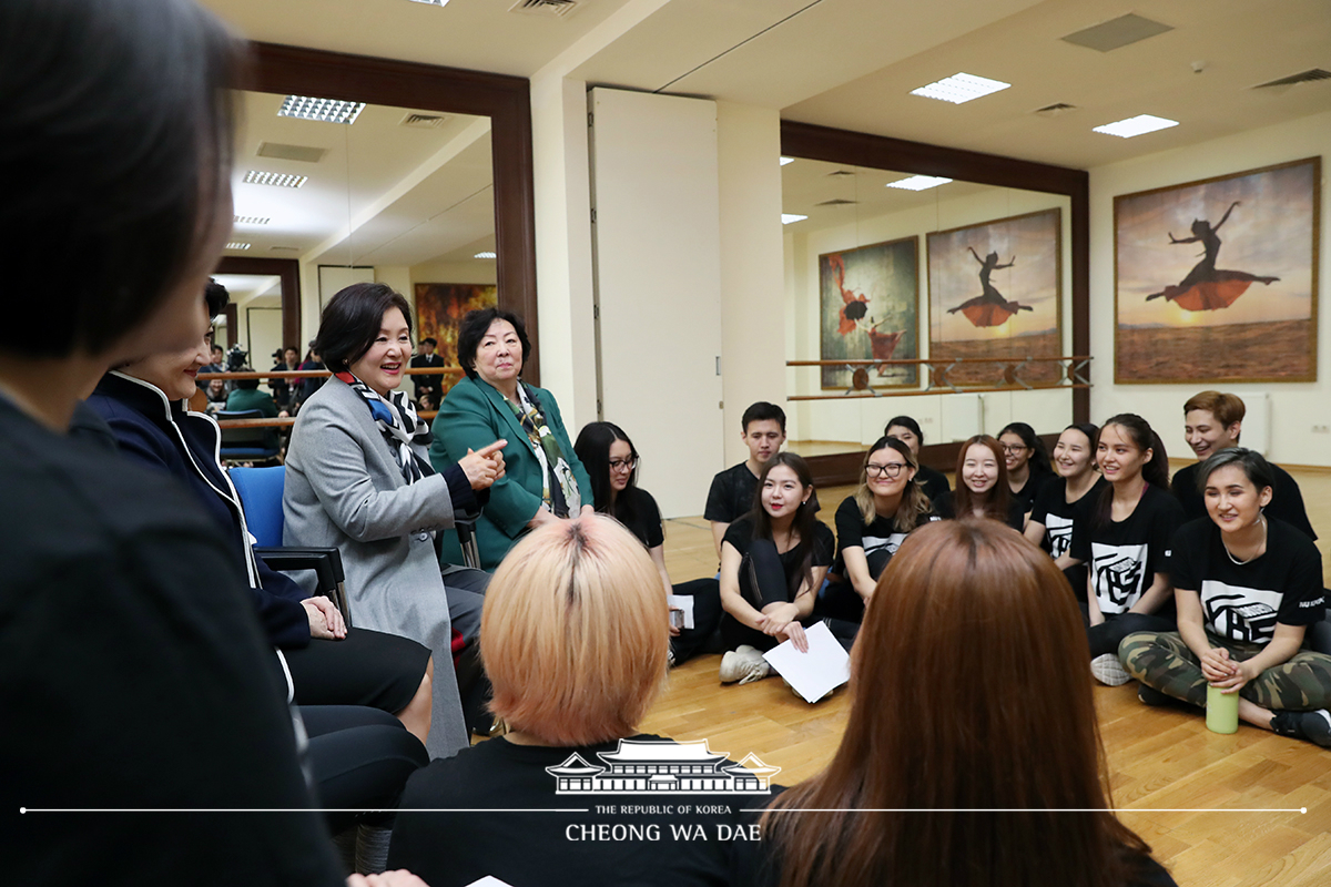 First Lady Kim Jung-sook visiting Nazarbayev University in Nur-Sultan 