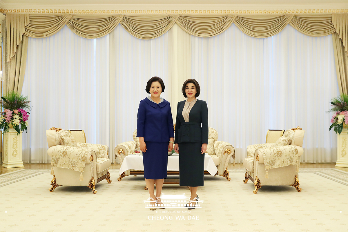 First Lady Kim Jung-sook meeting with Uzbek First Lady Ziroatkhon Hoshimova