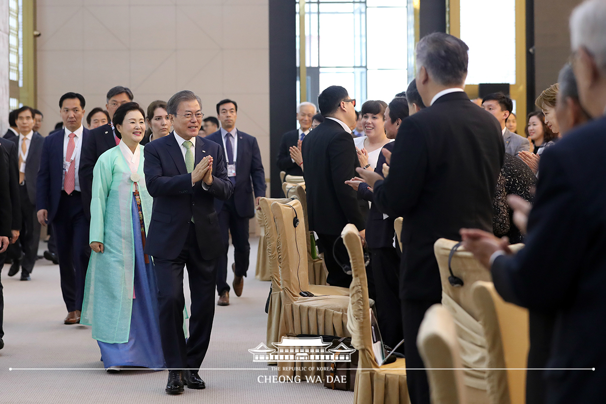 Meeting with members of the Korean community in Tashkent, Uzbekistan