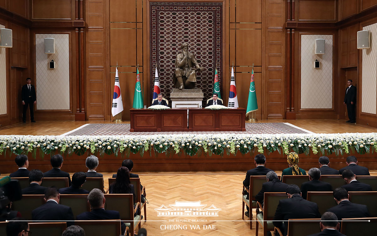 Joint press conference following the Korea-Turkmenistan summit at the Oguzkhan Presidential Palace in Ashgabat 