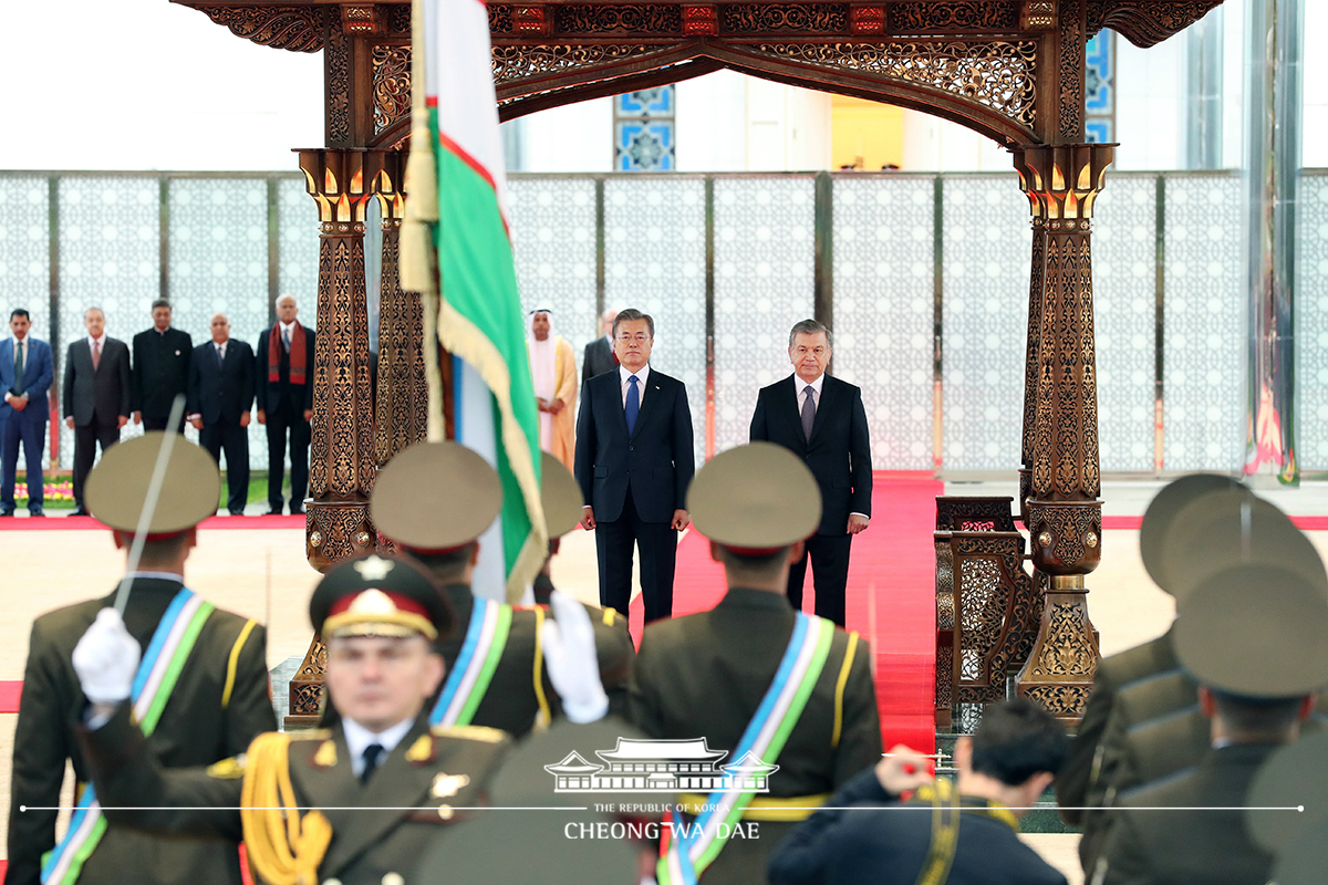 Attending the official welcoming ceremony in Uzbekistan 