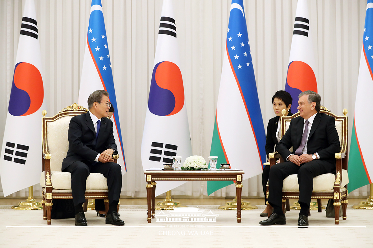 Korea-Uzbekistan one-on-one summit at the Kuksaroy Presidential Palace in Tashkent