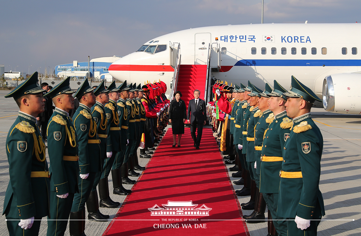 Attending a ceremony to repatriate the remains of independence activists to Korea 