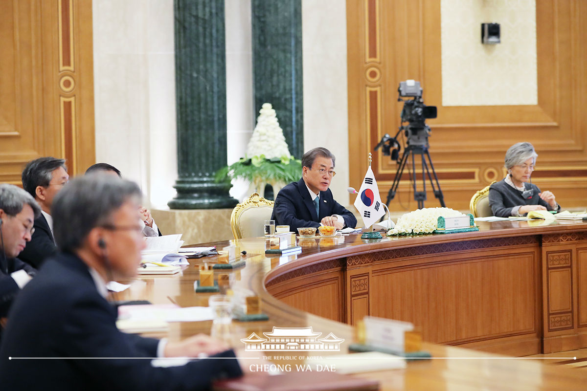 Attending the Korea-Turkmenistan expanded summit at the Oguzkhan Presidential Palace in Ashgabat 