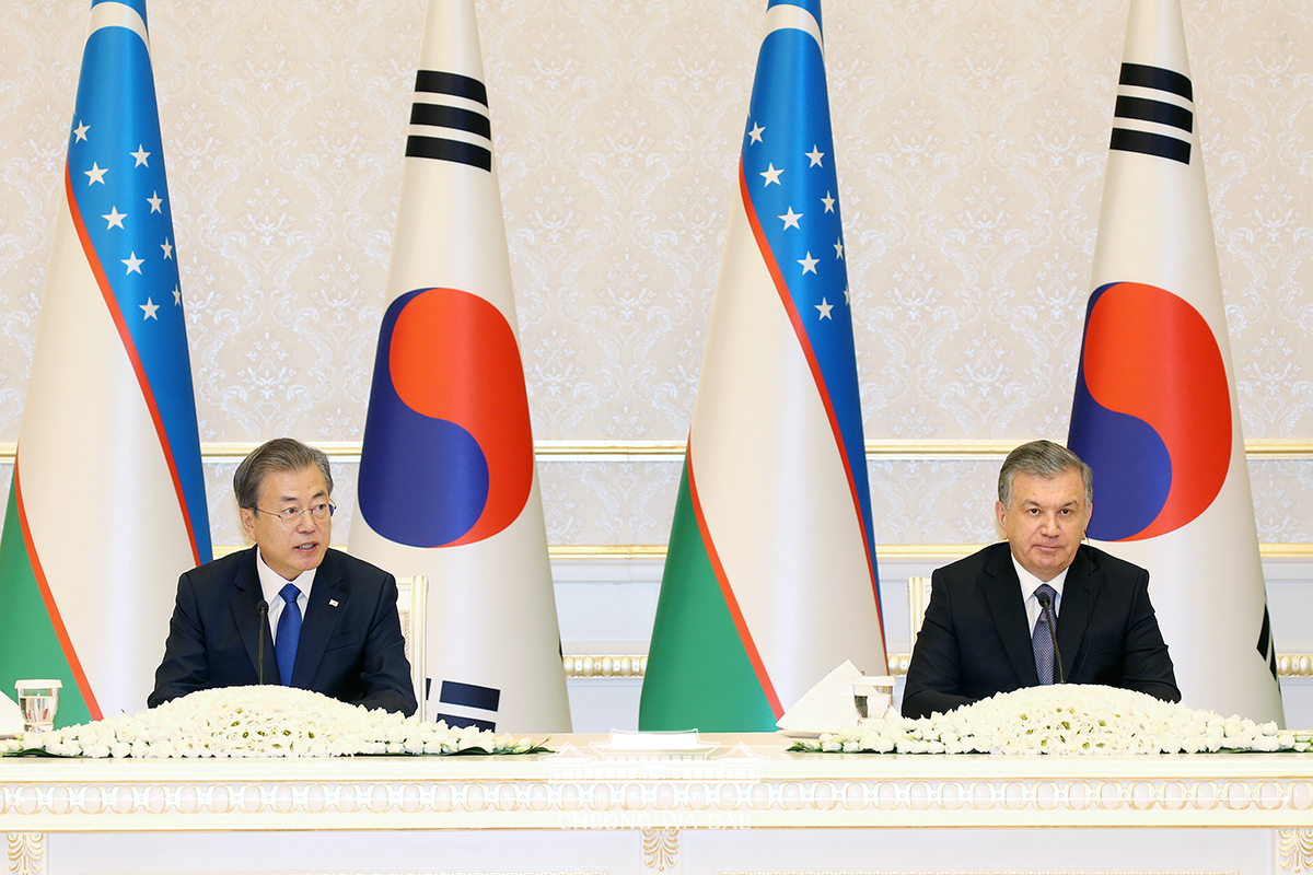 Korea-Uzbekistan MOU signing ceremony and joint press conference at the Kuksaroy Presidential Palace in Tashkent