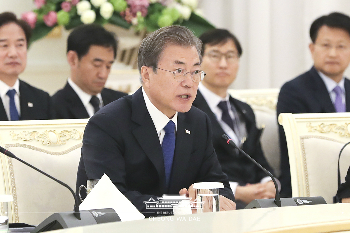 Korea-Uzbekistan expanded summit at the Kuksaroy Presidential Palace in Tashkent