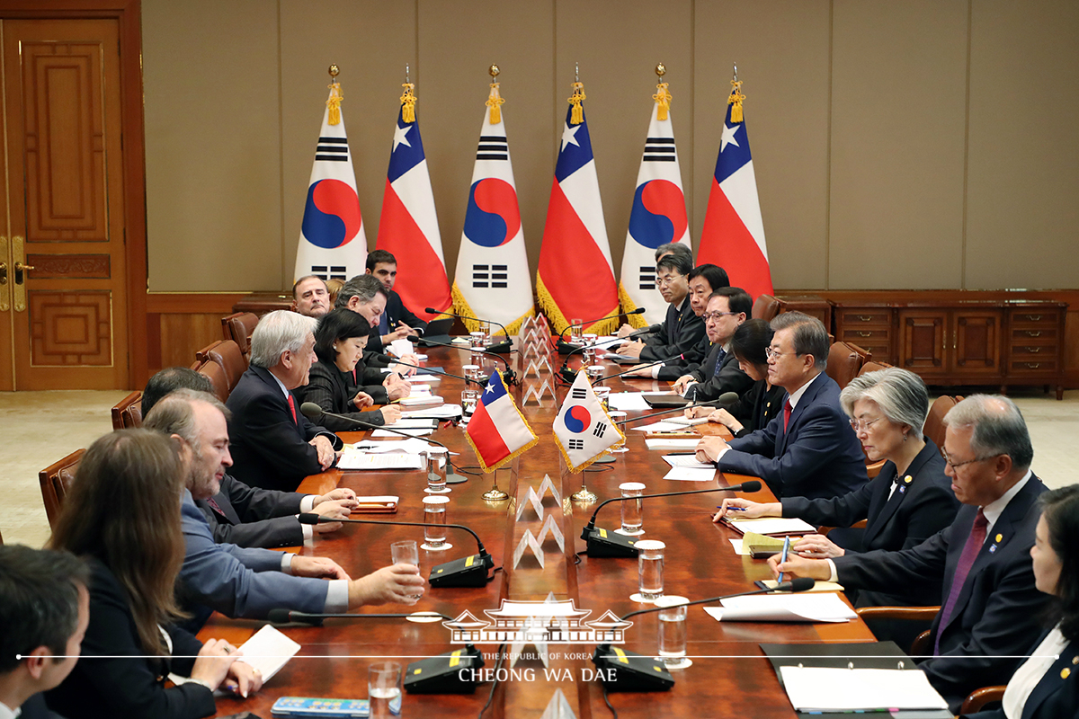 Korea-Chile summit at Cheong Wa Dae 