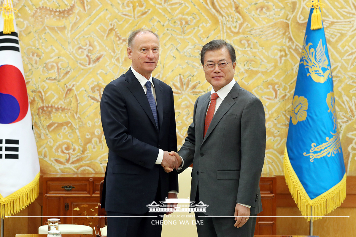 Meeting with Secretary of the Russian Security Council Nikolai Patrushev at Cheong Wa Dae 